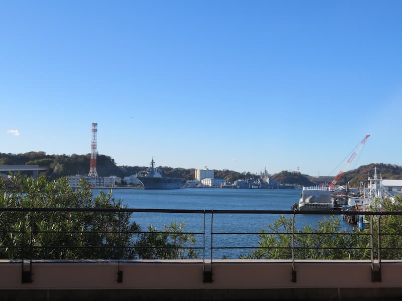 よこすかグルメ艦隊から見える軍港の景色