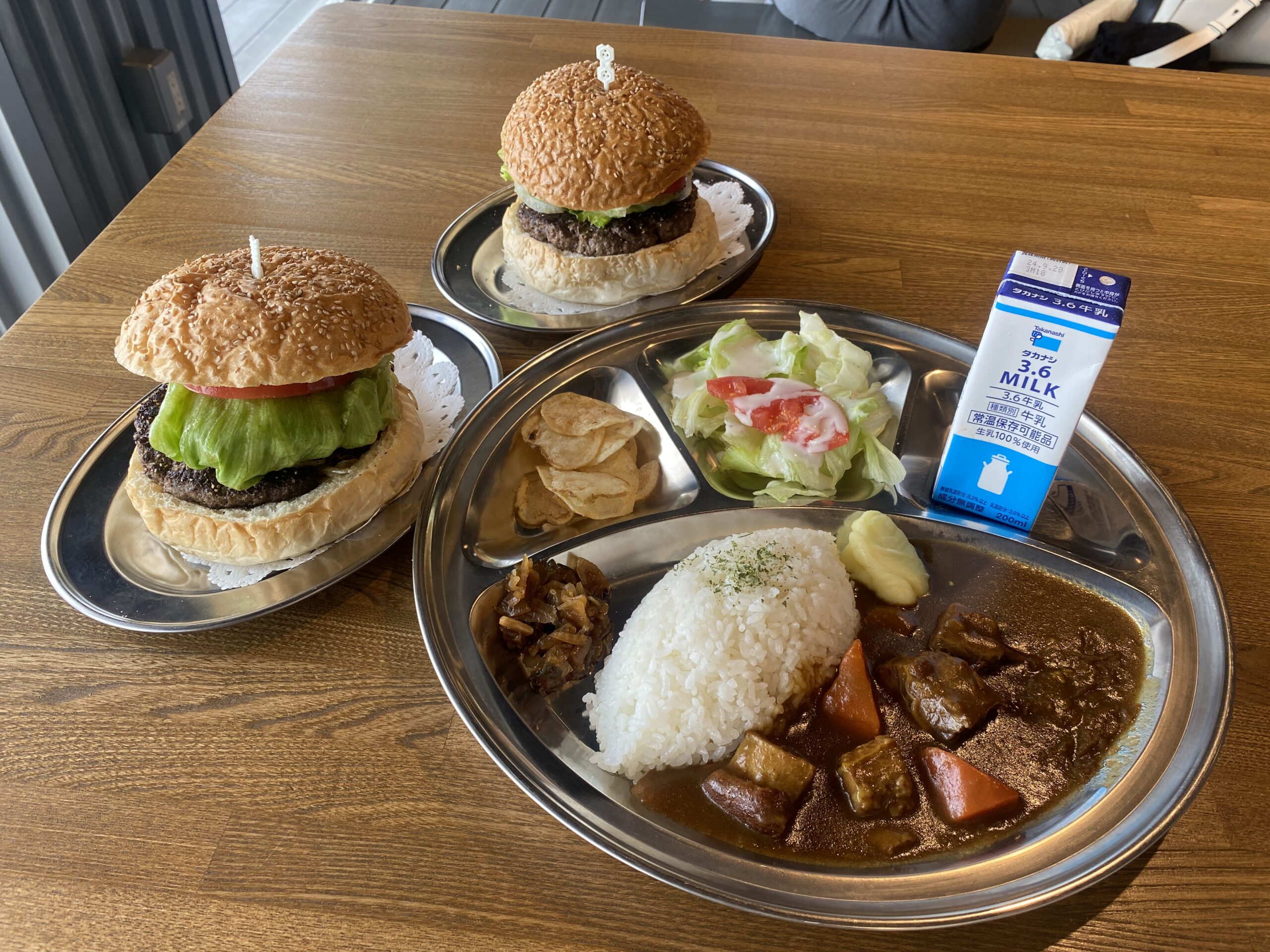 横須賀 ハニービーでしか味わえない！蜂蜜ネイビーバーガーとポテチ