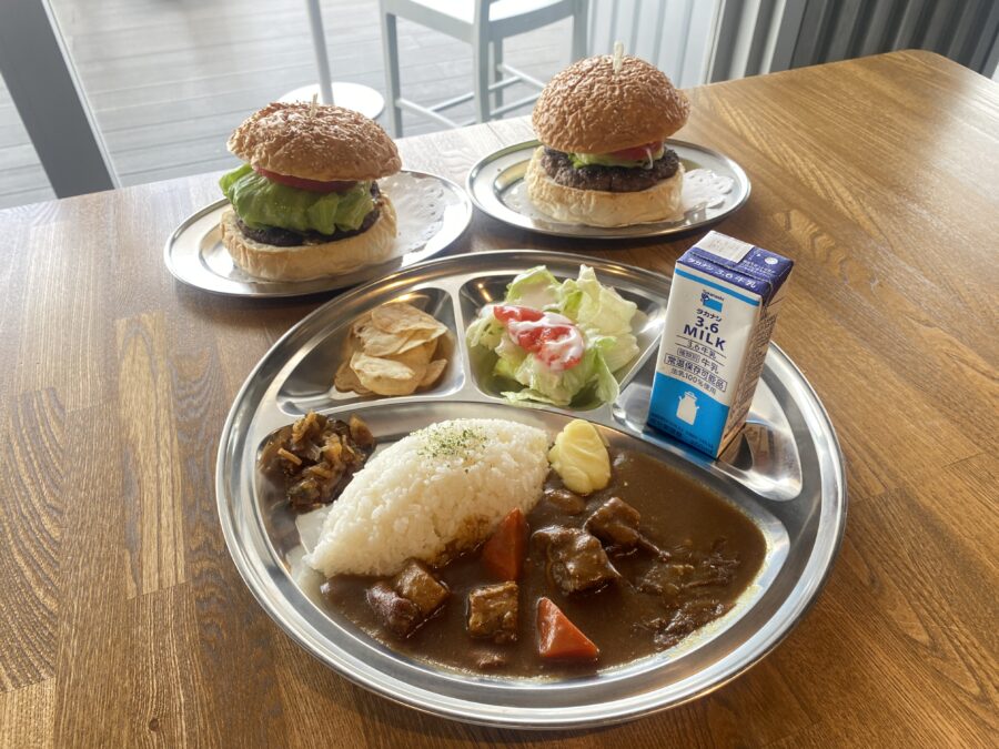 ハニービーポートマーケット店　バーガーとカレー