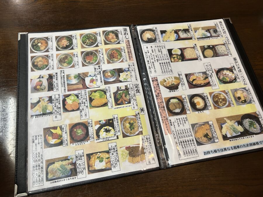 衣笠にあるお蕎麦屋さん「玉寿々」のメニュー写真
冷たいそば・うどん、温かいそば・うどん、釜めし、定食、丼