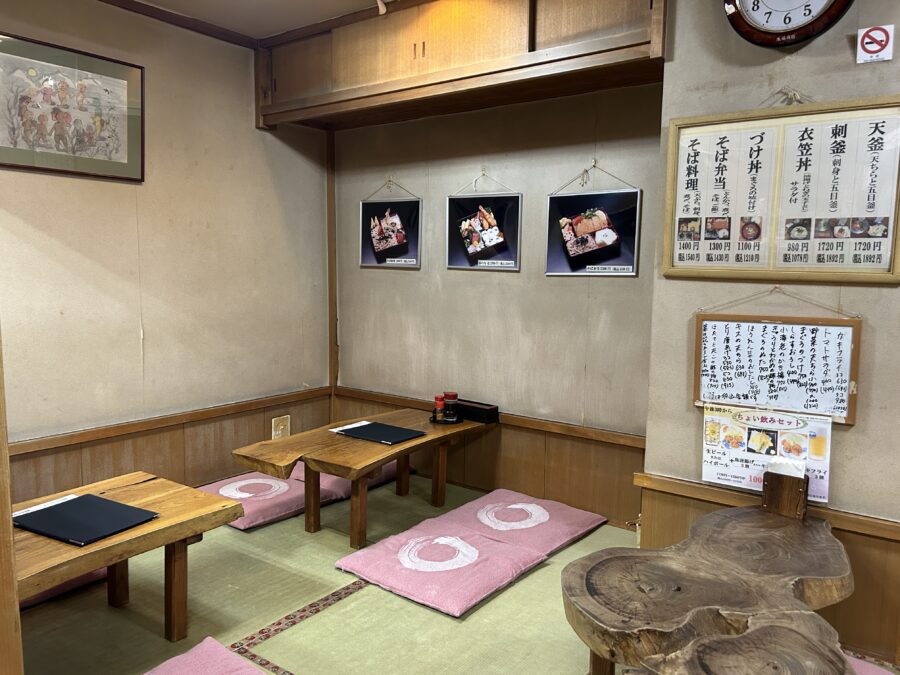 衣笠にあるお蕎麦屋さん「玉寿々」の座敷席 写真