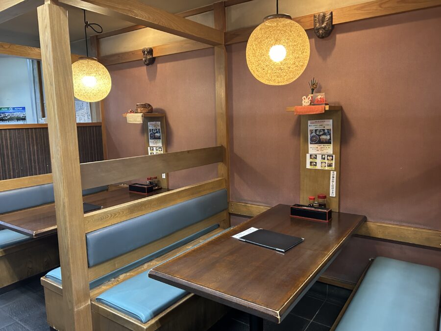 衣笠にあるお蕎麦屋さん「玉寿々」のボックス席 写真