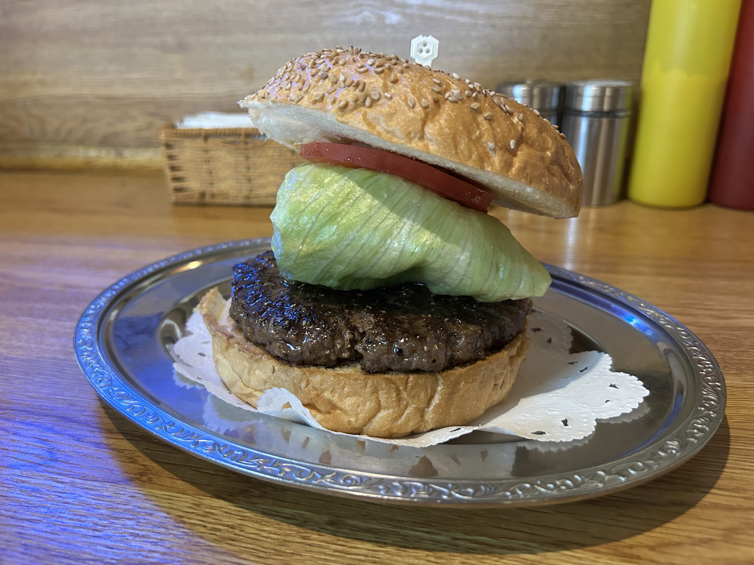 横須賀のハニービー本店で老舗のネイビーバーガーを味わおう♪（横須賀
