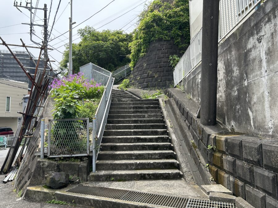 首切観音 裏手の階段