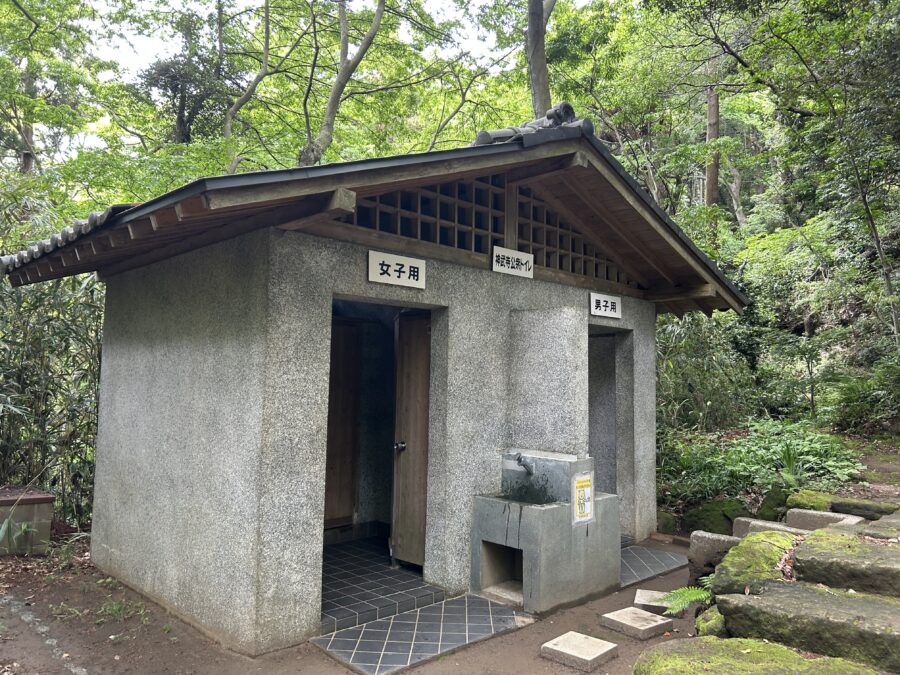 神武寺近くの公衆トイレ
