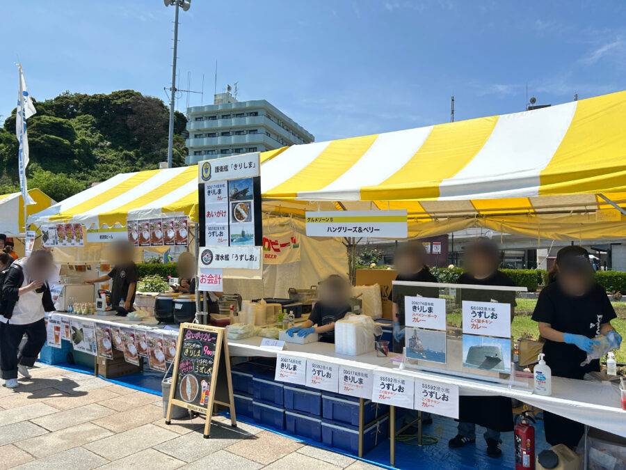 よこすかYYのりものフェスタ2025　ヴェルニー公園　グルメゾーン　テント