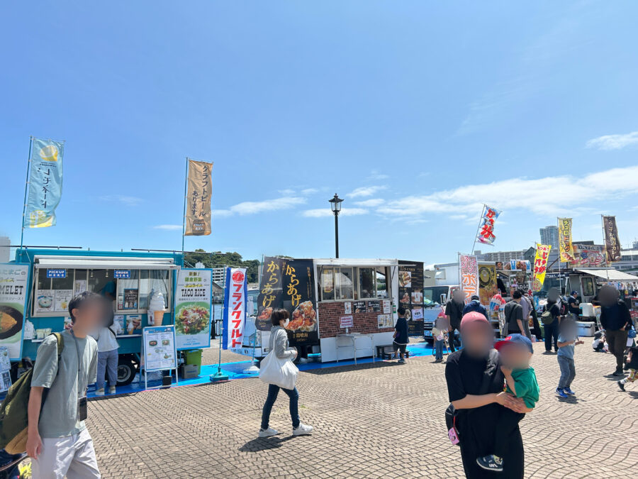 よこすかYYのりものフェスタ2025　ヴェルニー公園　グルメゾーン　キッチンカー