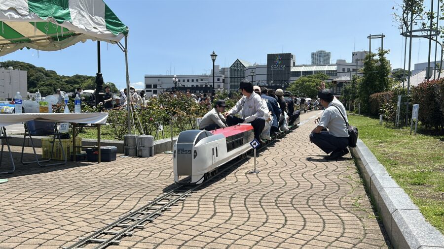 よこすかYYのりものフェスタ2025　ヴェルニー公園　ミニ電車乗車体験