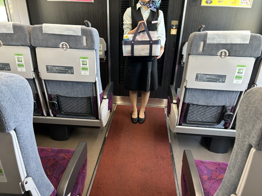 よこすかYYのりものフェスタ2025　JR横須賀駅　グリーンアテンダントさん　物販