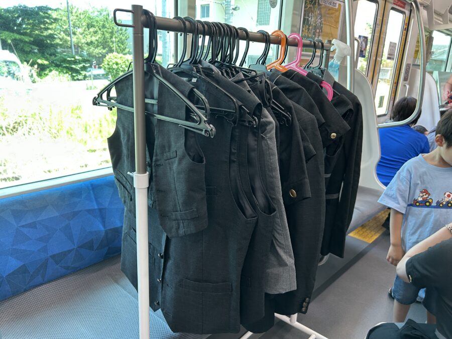 よこすかYYのりものフェスタ2025　JR横須賀駅　グリーンアテンダントなりきり制服体験