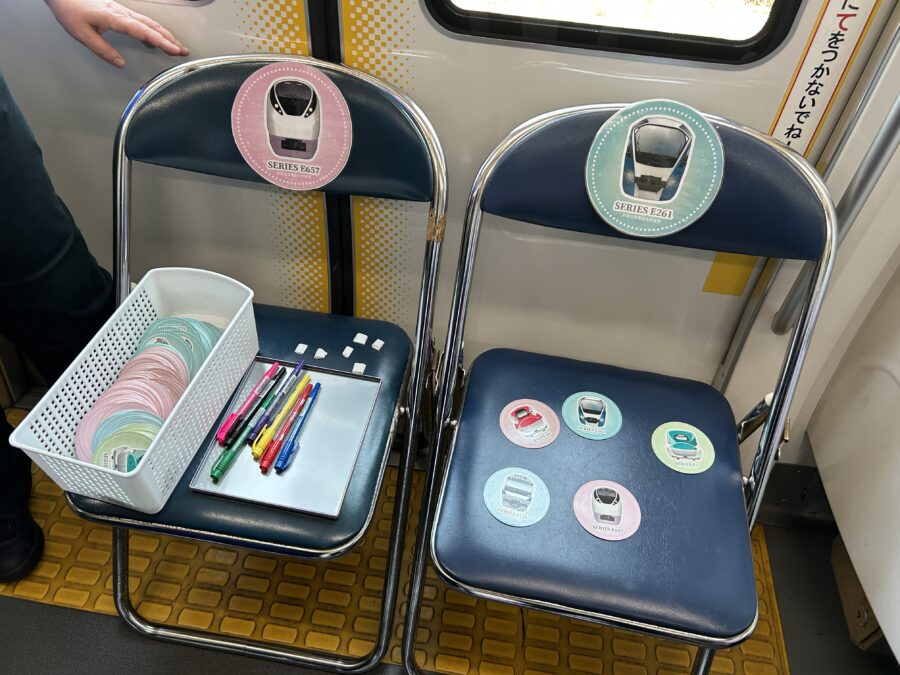 よこすかYYのりものフェスタ2025　JR横須賀駅　グリーンアテンダントなりきり制服体験　名札