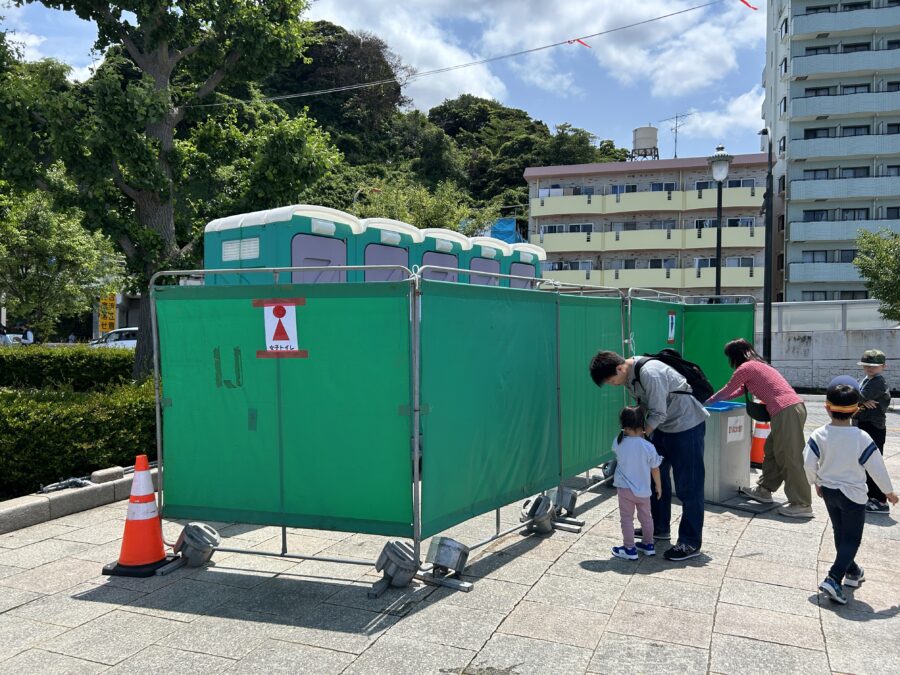 よこすかYYのりものフェスタ2025　ヴェルニー公園　仮設トイレ