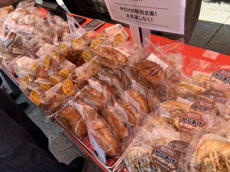 よこすかYYのりものフェスタ2025　ヴェルニー公園　軽食・お土産ゾーン　宝塔ベーカリー