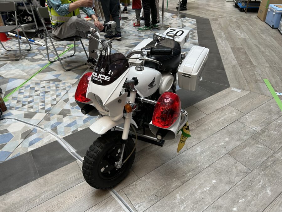 よこすかYYのりものフェスタ2025　コースカベイサイドストアーズ　交通安全イベント　白バイ