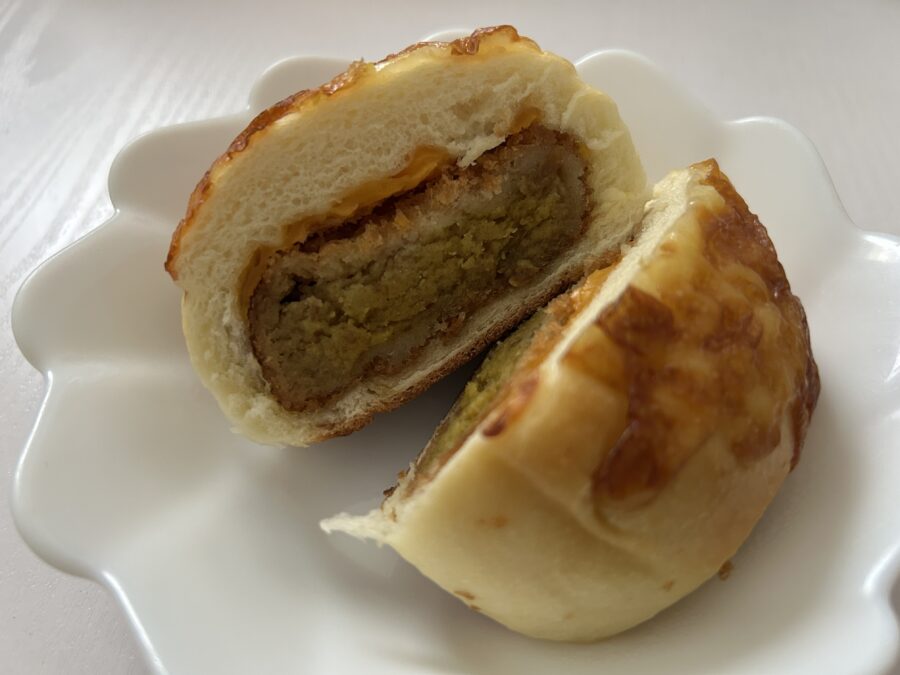 よこすかYYのりものフェスタ2025　ヴェルニー公園　軽食・お土産ゾーン　宝塔ベーカリー　よこすか海軍カレーコロッケバンズ