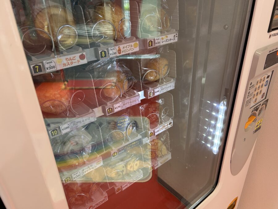 宝塔ベーカリー 京急浦賀駅 無人販売 自動販売機