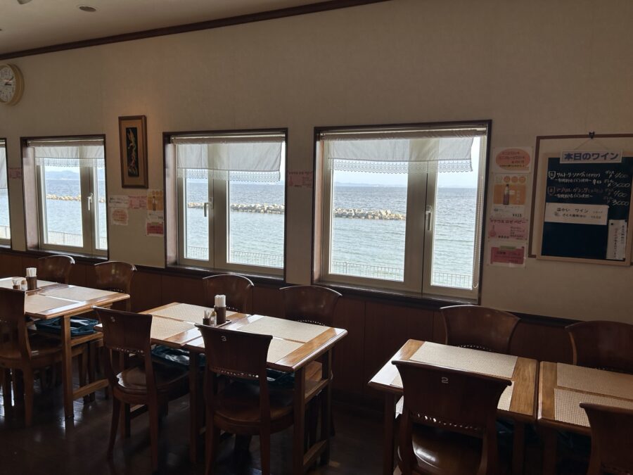 ロシア料理火の鳥　内観