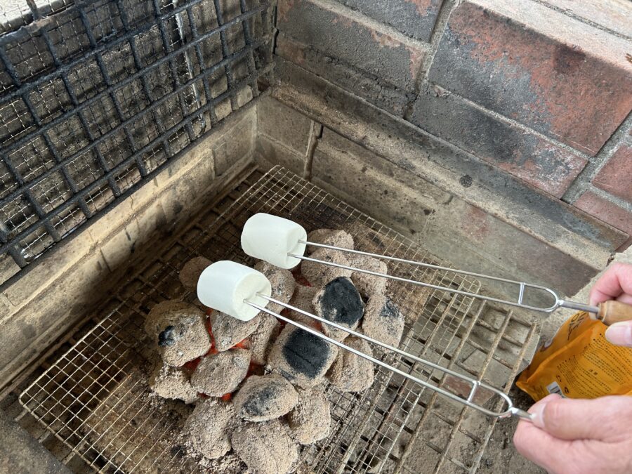 マシュマロを炙る