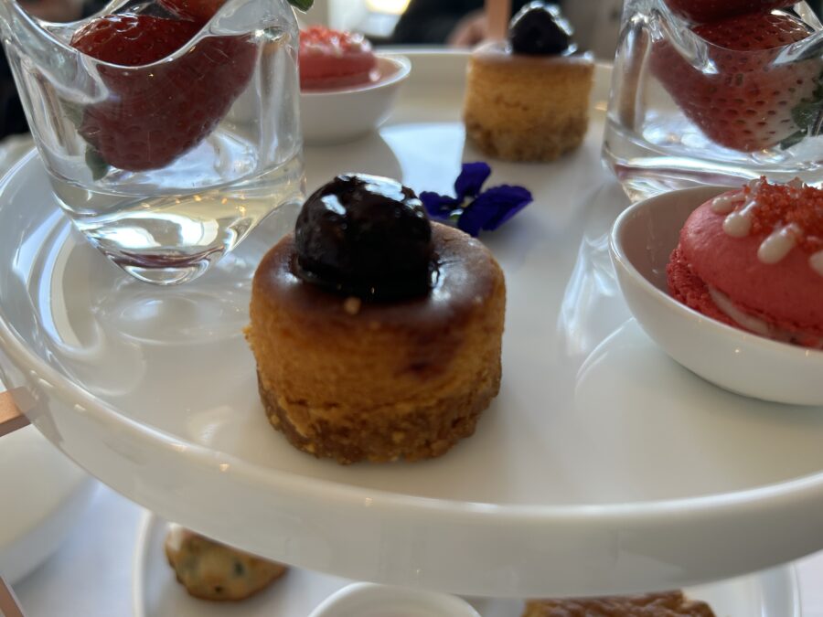 ヨコスカチェリーチーズケーキ