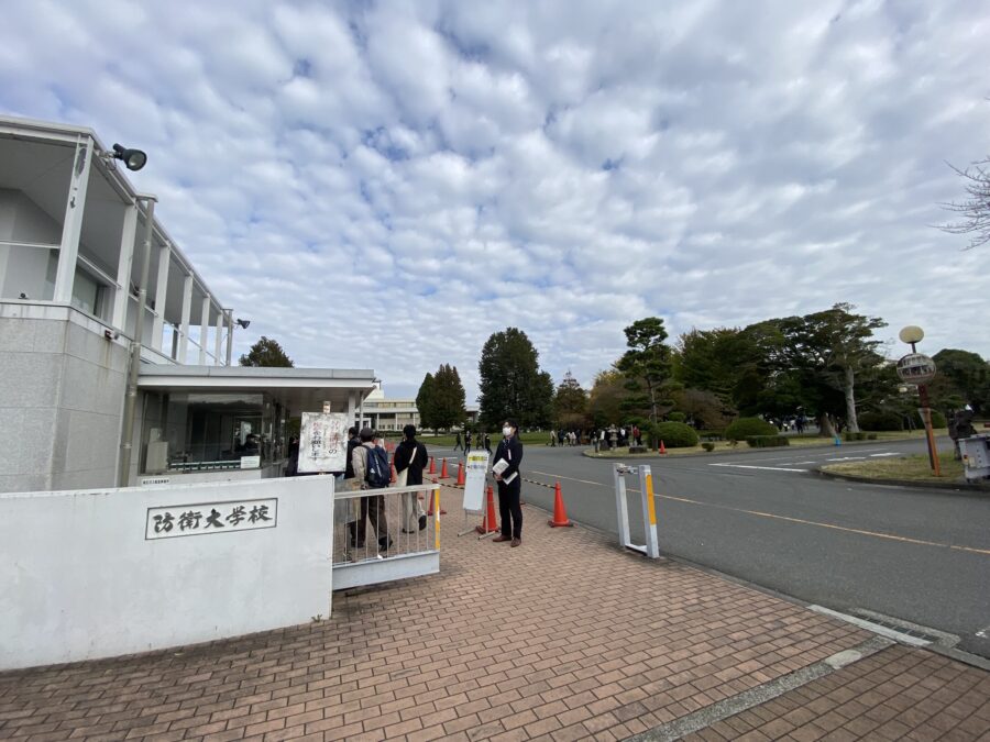 防衛大学校正門